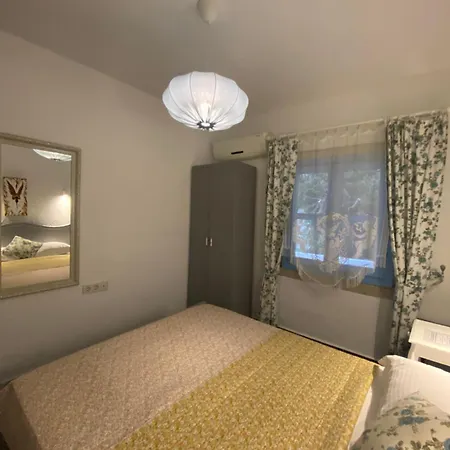 לינה וארוחת בוקר Cakir Bey אלאקאטי